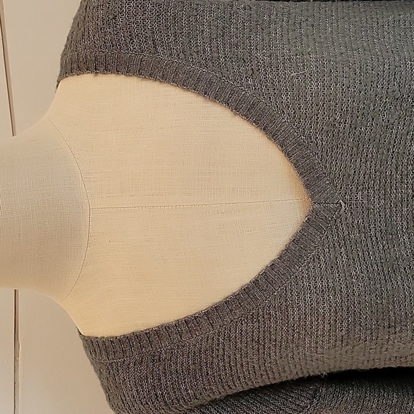 American Eagle Outfitters medium green v neck back zip sweater - Picture 2 of 6